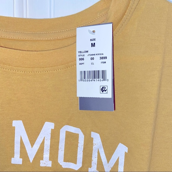 NWT. Dog Mom Short Sleeve Graphic T-Shirt. Medium. - Picture 4 of 6